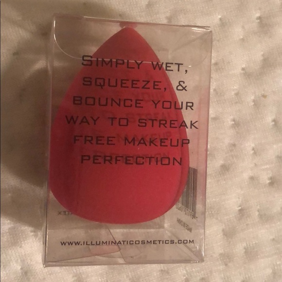 Illuminati Makeup Sponge! - Picture 2 of 10